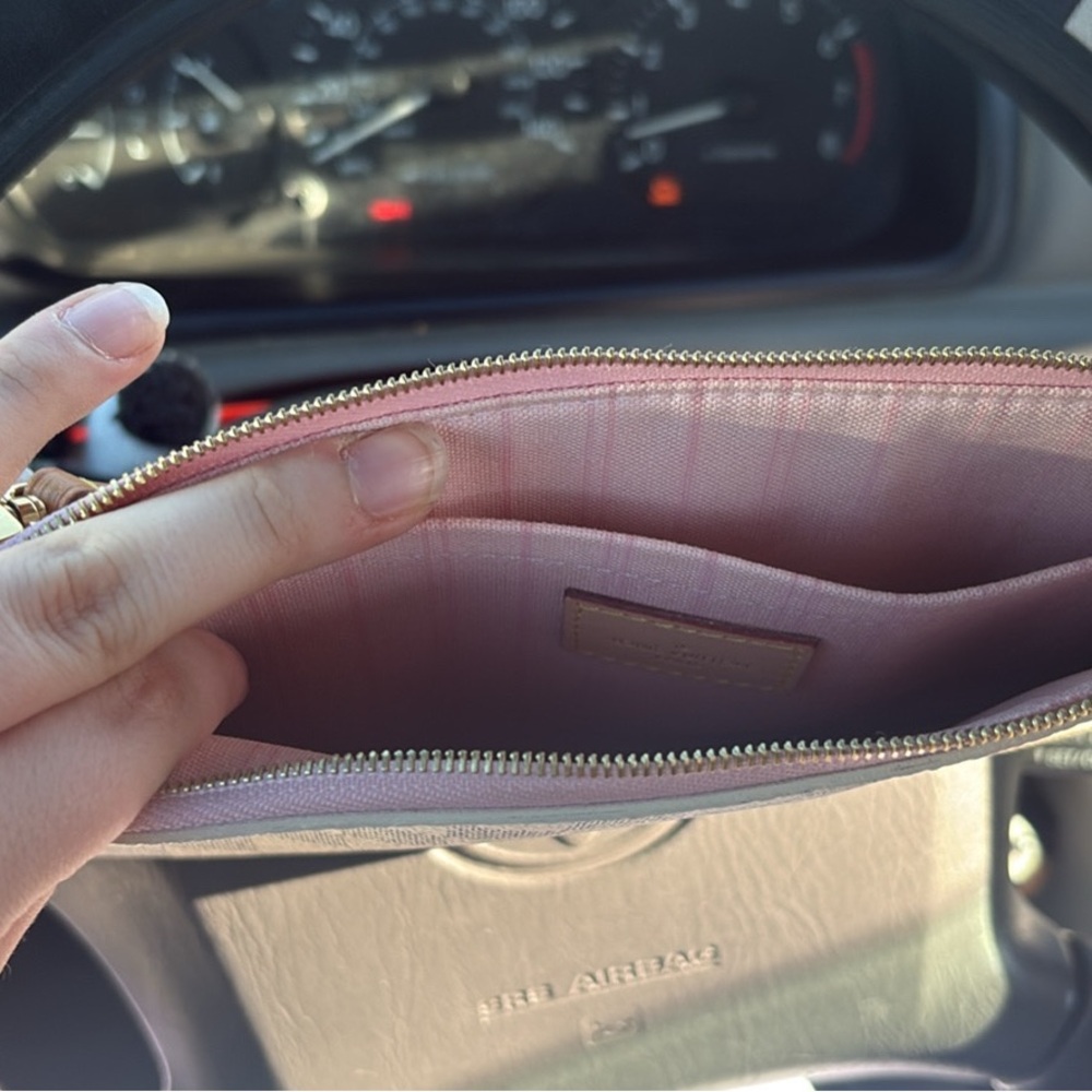 Louis Vuitton Pink and Gold Clutch - Picture 4 of 5